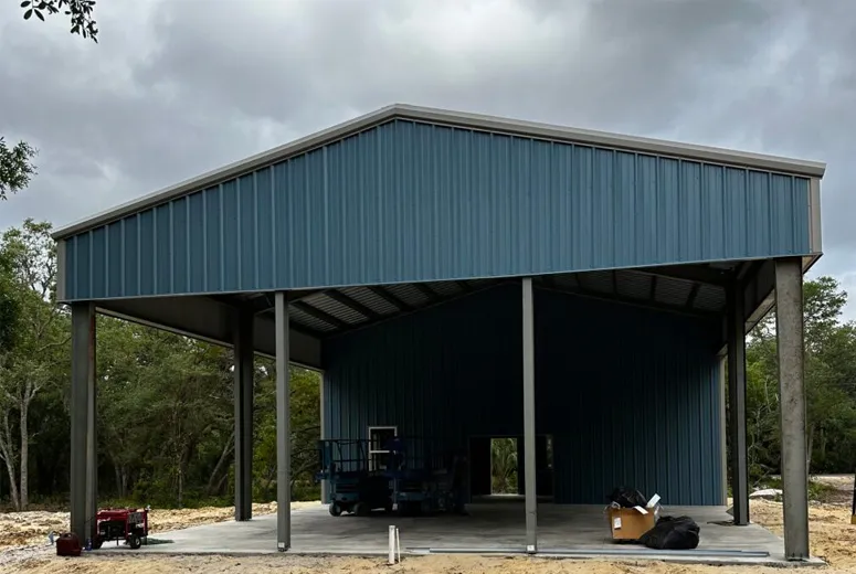 Compact 30x30 Prefabricated Structure for Versatile Use and Quick Assembly