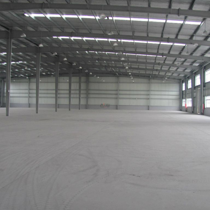 The steel structure is installed in the structure by the structure